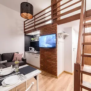 2 Nights - Great Location, Right Next To Main Rail And Bus Station, 10 Min To Main Square By Foot *** Krakov